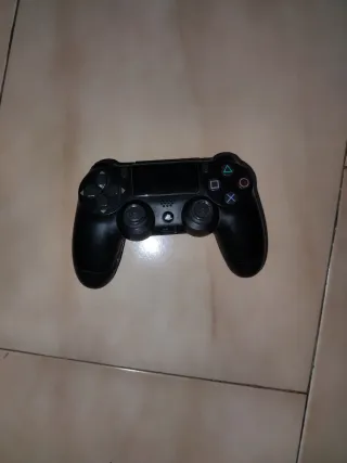 PS4 Slim Negra y Dorada + 2 Mandos Precio negociab