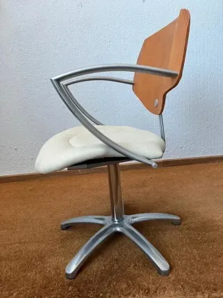 Silla giratoria de peluquería madera y metal