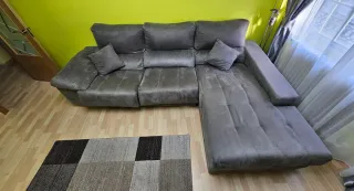 Sofa Cahiselong de polipiel de color gris en perfe