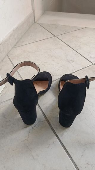 Sandali neri con tacco e cinturino