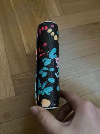 Cartera Desigual floral negra usada