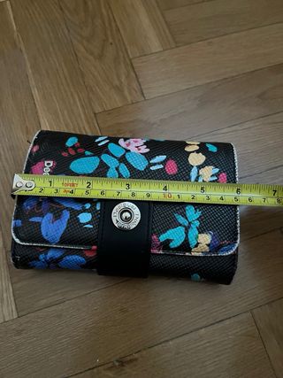 Cartera Desigual floral negra usada