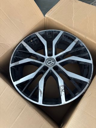 Llantas 19'' Volkswagen (1 defectuosa)