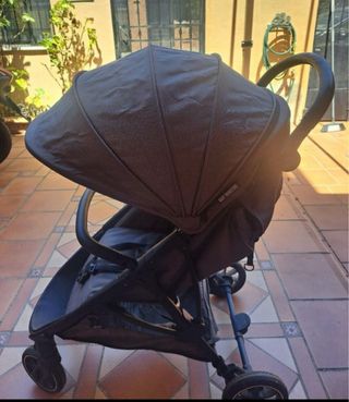 Silla de paseo ligera y compacta