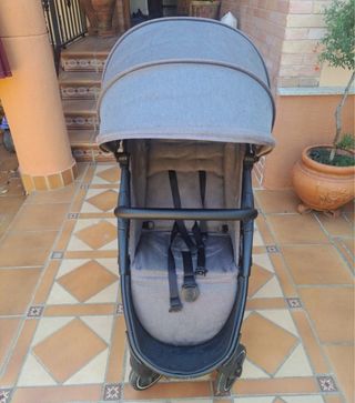 Silla de paseo ligera y compacta