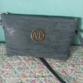 Bolso Michael Kors Gris con Logo Dorado