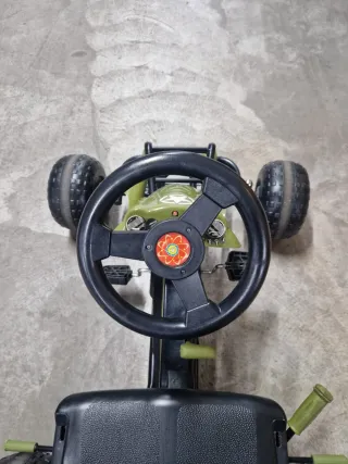 Coche para niños a pedales