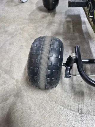 Coche para niños a pedales