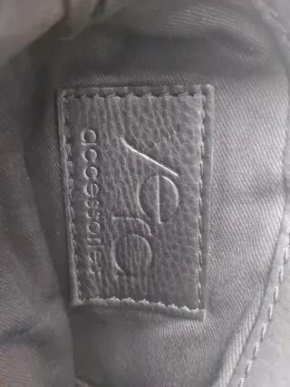 Bolso piel negro pequeño de Yera, El Corte Inglés