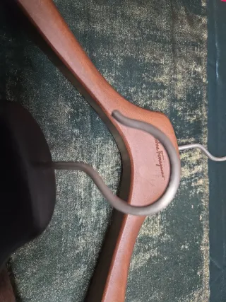 Grucce Salvatore Ferragamo legno e metallo