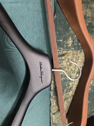 Grucce Salvatore Ferragamo legno e metallo