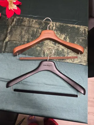 Grucce Salvatore Ferragamo legno e metallo