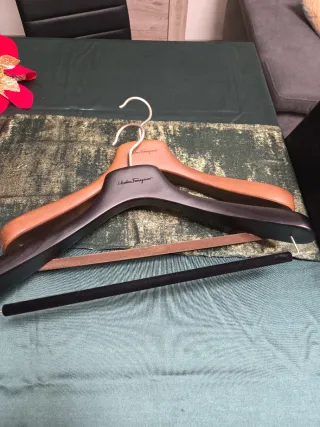 Grucce Salvatore Ferragamo legno e metallo