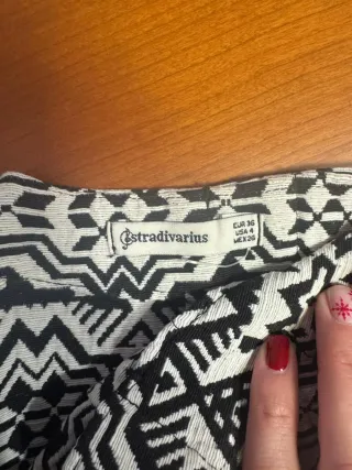 Pantalón corto estampado blanco y negro