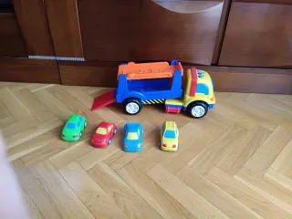 Camión transportador de coches de juguete