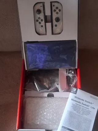 Nintendo Switch OLED Bianca + Giochi