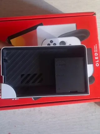 Nintendo Switch OLED Bianca + Giochi