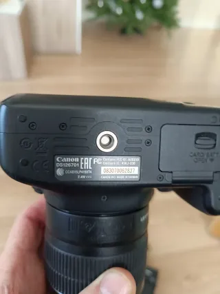 Cámara Canon EOS 1000D + Objetivo 18-55mm