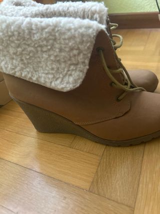 Botines marrones con forro blanco