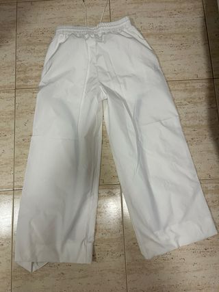 Pantalones blancos anchos