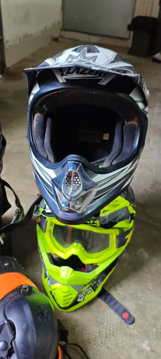 Equipación Enduro: Botas, peto, Rodilleras y Casco