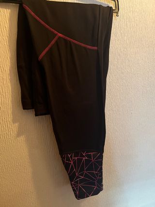 Leggings térmicos negros con estampado