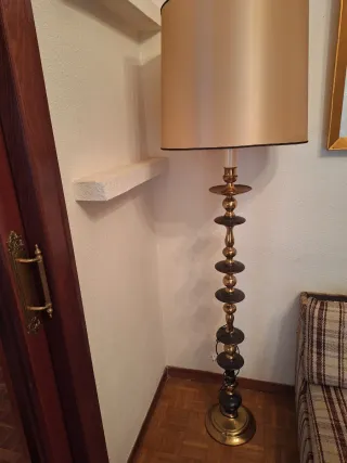 Lámpara de pie metal y madera