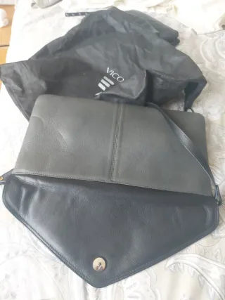Bolso sobre de piel Vicosta Negro y Gris