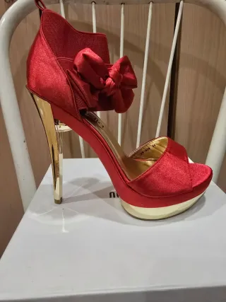 Sandalias rojas satén lazo tacón dorado T38