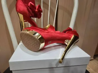 Sandalias rojas satén lazo tacón dorado T38