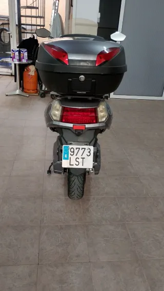 Moto Eléctrica Gris. Efum Puma