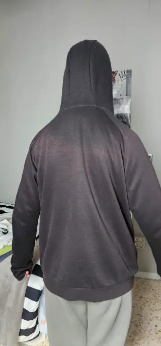 Sudadera con capucha negra