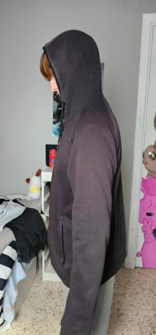 Sudadera con capucha negra