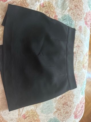 Falda negra con perlas