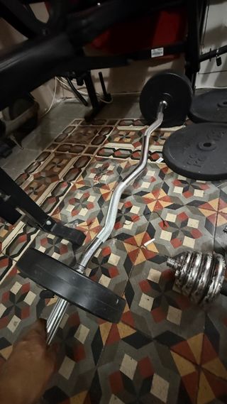 Banco de pesas multifunción mas discos mas barras