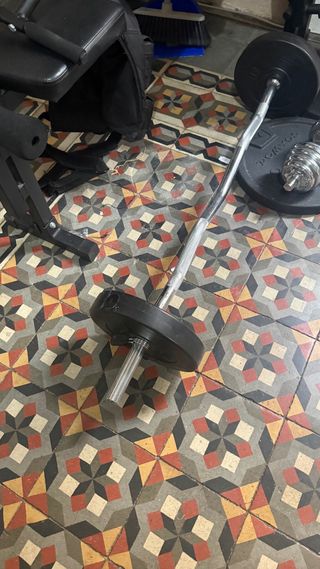 Banco de pesas multifunción mas discos mas barras