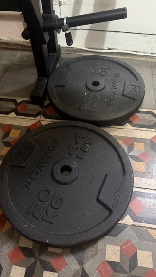 Banco de pesas multifunción mas discos mas barras