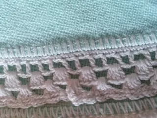 Tovaglia verde acqua con bordo uncinetto