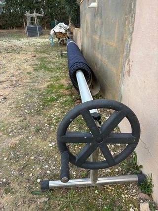 Cubre piscina con enrollador