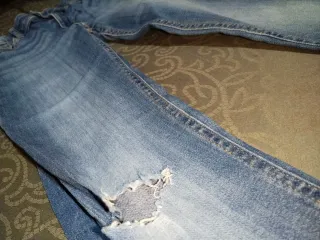 Pantalones vaqueros desgastados