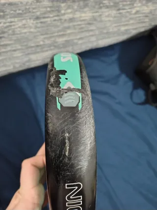 Pala de pádel Softee Odin con golpe