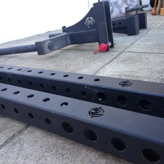 Rack, estructura gimnasio para pared con fonderas