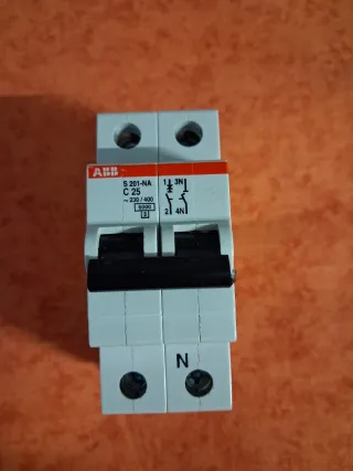 Interruptor magnetotermico ABB C25