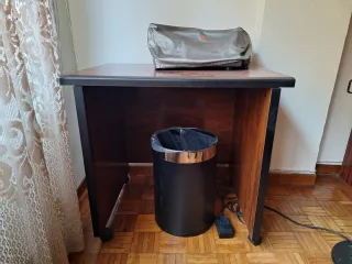 Mesa auxiliar con ruedas