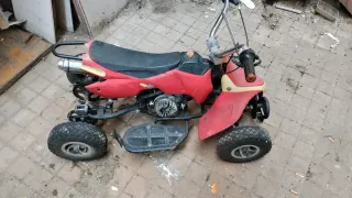 Cuatrimoto infantil roja