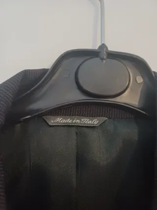 Completo uomo elegante nero