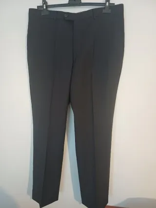 Completo uomo elegante nero