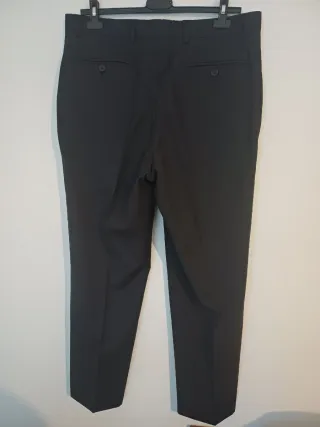 Completo uomo elegante nero