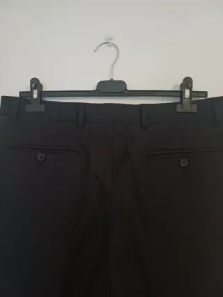 Completo uomo elegante nero