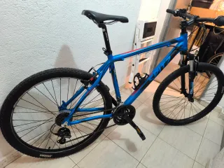 Bicicleta de montaña azul SPITZ
